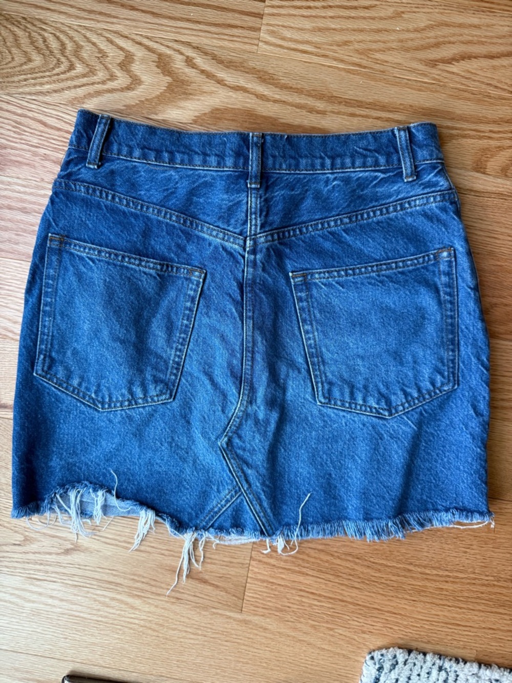 Reformation Denim Mini Skirt Medium Wash Raw Frayed Hem High Rise - Size 29 - Picture 3 of 9
